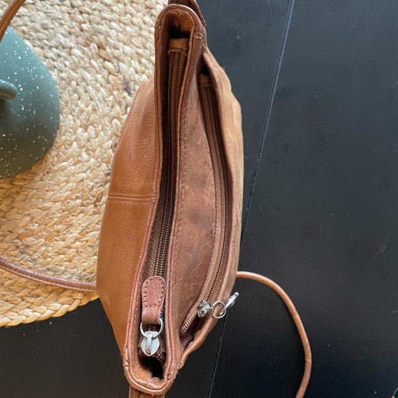 Fossil Tan Leather Crossbody Bag - Picture 6 of 11